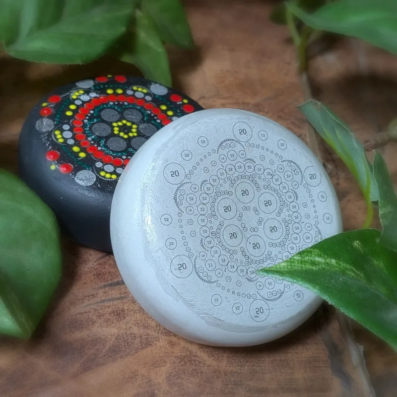 Example of a dotting pattern on a stone