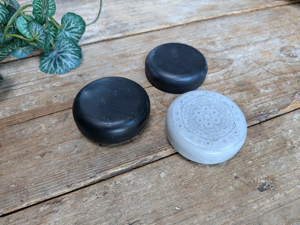 Dotting stones